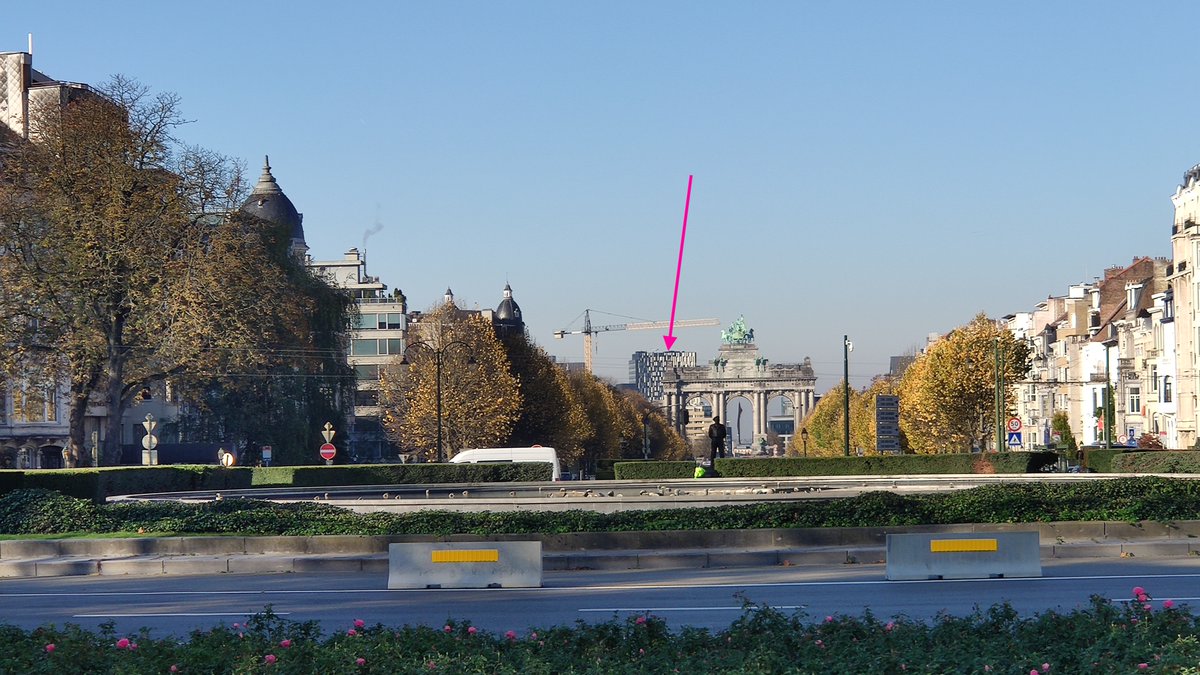 GSepaki's tweet photo. @cmagdalijns @HugoPoliart Le service du "Maître" qui a permis de gâcher cette perspective en octroyant un permis pour construire ce building devrait faire preuve d'une immense humilité ...
Heureusement, les blocs de bétons placés sur Montgom pour #XMove créent une harmonie certaine dans le mauvais goût ! https://t.co/1uWxeC8wgG