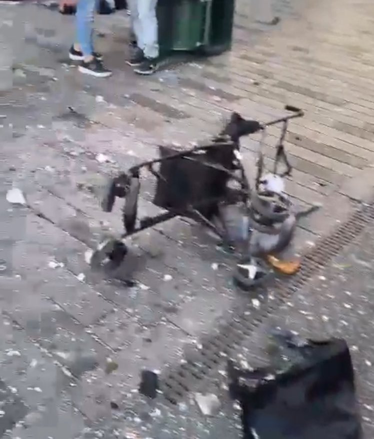 Teröre destek veren, terörden nemalanan, minicik bir canın yaşama hakkını elinden alan kim varsa Allah belasını versin! Saldırıda hayatını kaybedenlere Allah rahmet eylesin. Başımız sağolsun. #taksimpatlama