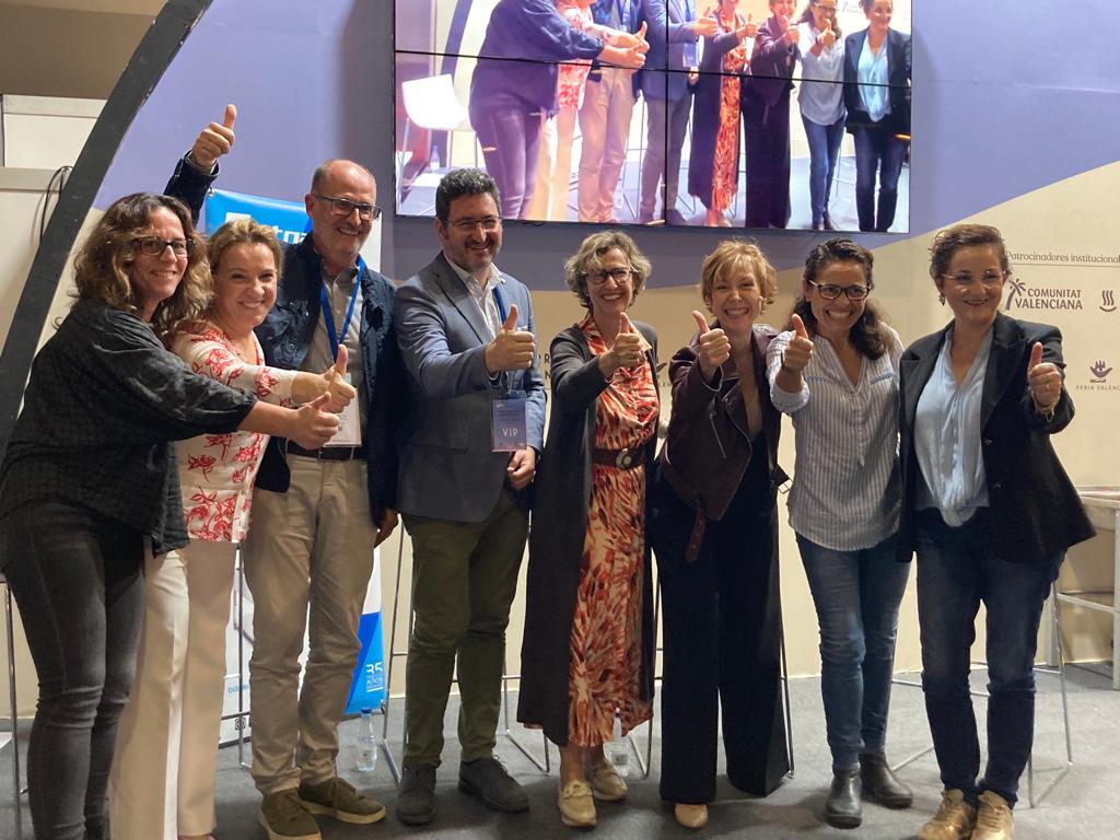 TalentGrowthM's tweet photo. Ayer participamos en @mediterraneaval 🥘🫒 «Del campo a la mesa: retos, talento y sostenibilidad, el papel de la universidad».
Moderó: @crubiom1
✅ Xavier M. @eamnupv
✅ @MJValeroSancho. CEO #TalentGMBP
✅ Rosa V. Cátedra Kiwa, @UPV
✅ @Davidtaron @GVAagroambient
¡Gracias! 🤩 https://t.co/y0Ipp0s7TY