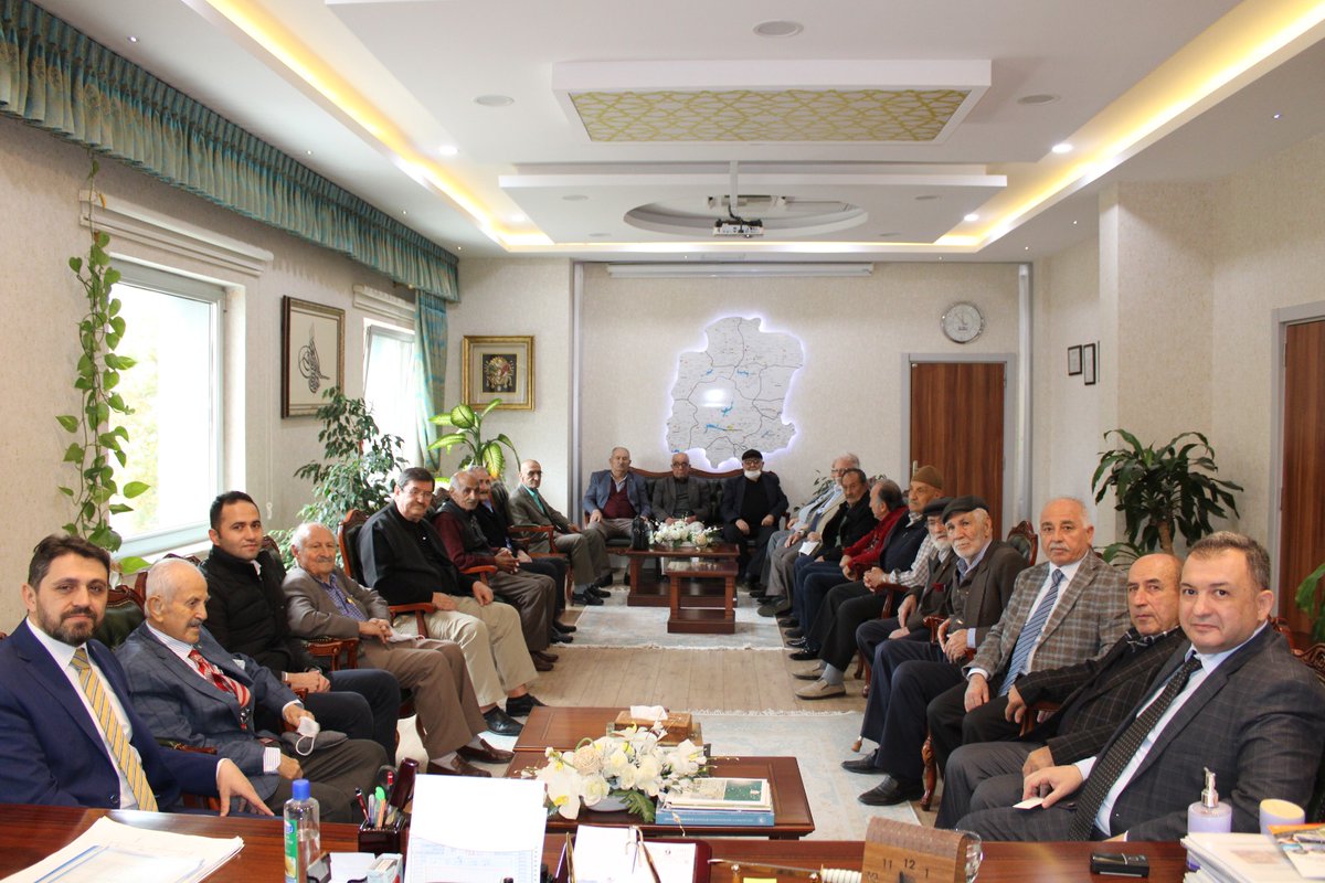 KMarasCsb's tweet photo. Kahramanmaraş Aile Sosyal Politikalar İl Müdürü Mutlu KAYA ve otuz huzur evi sakini ile birlikte Müdürlüğümüzü ziyaret ederek Müdürlüğümüzün yapmış olduğu çalışmalar hakkında İl Müdürümüz Osman ARISAL' dan bilgi almışlardır. https://t.co/DUqOwxShSJ