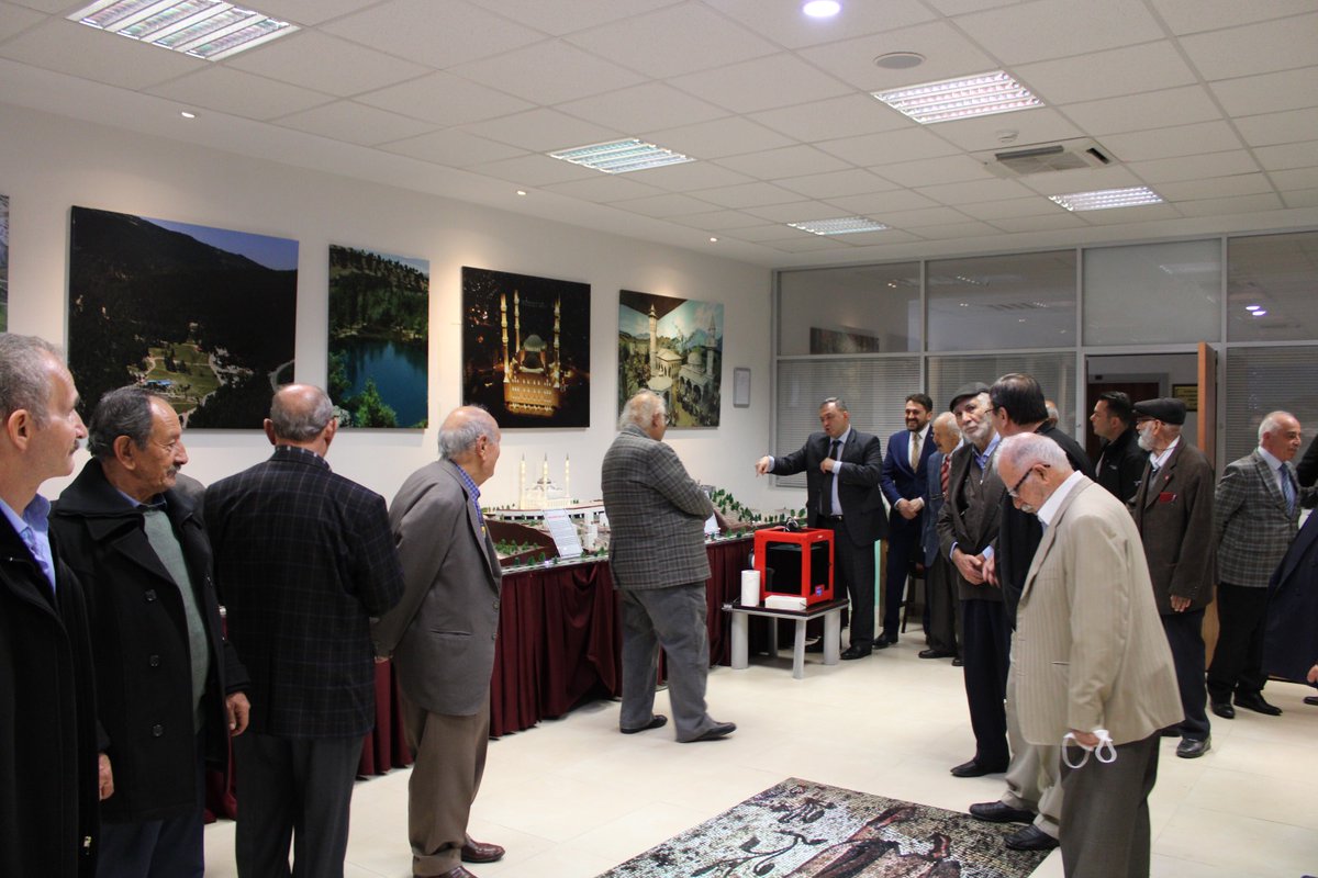 KMarasCsb's tweet photo. Kahramanmaraş Aile Sosyal Politikalar İl Müdürü Mutlu KAYA ve otuz huzur evi sakini ile birlikte Müdürlüğümüzü ziyaret ederek Müdürlüğümüzün yapmış olduğu çalışmalar hakkında İl Müdürümüz Osman ARISAL' dan bilgi almışlardır. https://t.co/DUqOwxShSJ