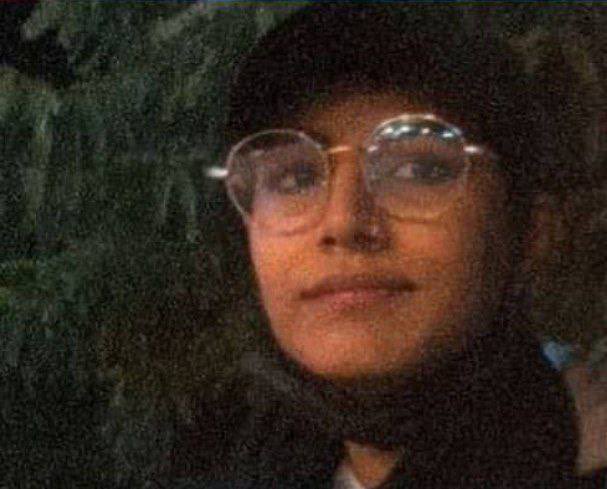 Javanmardi75's tweet photo. Fate of Sarina Sadeghi, a graphic student of Tehran’s Alzahra University, remains unknown since her arrest by IR security agents on Nov 8. IR regime has been arresting many student protesters in an attempt to crush the uprising in Iran. #IranRevolution @AmnestyIran @hrw @UN_HRC https://t.co/jzxw661mtQ