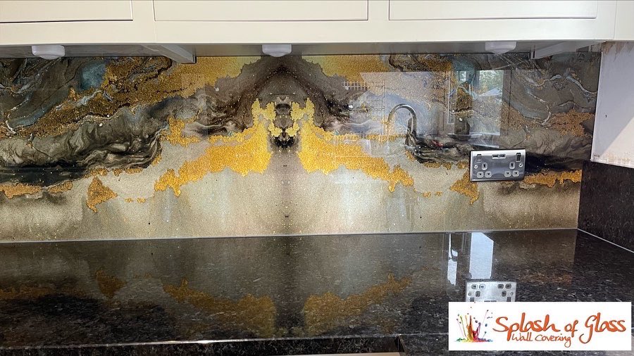 officialASOG's tweet image. A personal touch in your home may be just what you’re looking for! 👀 Add a completely unique printed image to your glass splashback to make your mark!🙌🏼 

#kitchen #kitchendesign #kitcheninspo #kitchendecor #home #homedecor #homeinspo #bathroom #bathroominspo #bathroomdesign