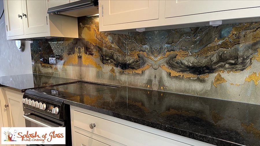 officialASOG's tweet image. A personal touch in your home may be just what you’re looking for! 👀 Add a completely unique printed image to your glass splashback to make your mark!🙌🏼 

#kitchen #kitchendesign #kitcheninspo #kitchendecor #home #homedecor #homeinspo #bathroom #bathroominspo #bathroomdesign