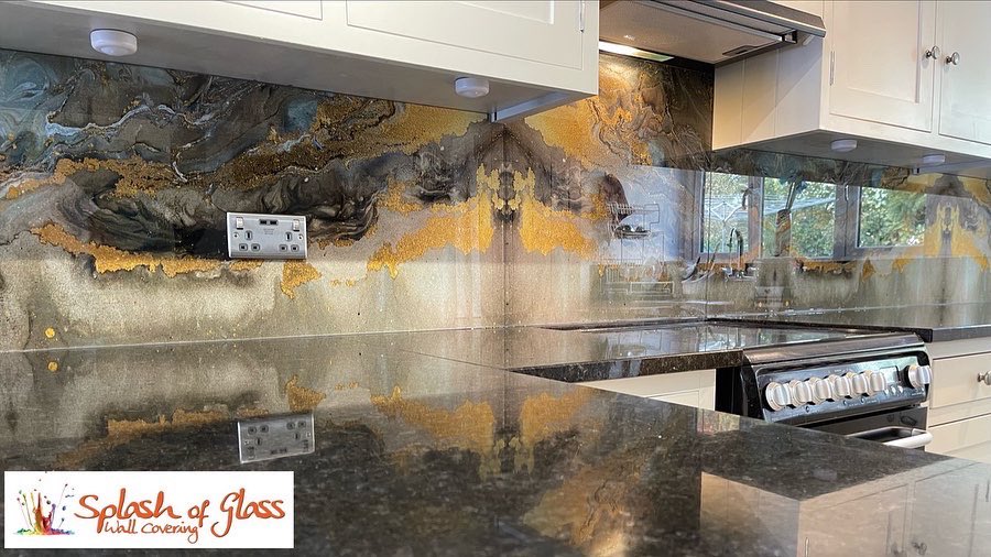 officialASOG's tweet image. A personal touch in your home may be just what you’re looking for! 👀 Add a completely unique printed image to your glass splashback to make your mark!🙌🏼 

#kitchen #kitchendesign #kitcheninspo #kitchendecor #home #homedecor #homeinspo #bathroom #bathroominspo #bathroomdesign