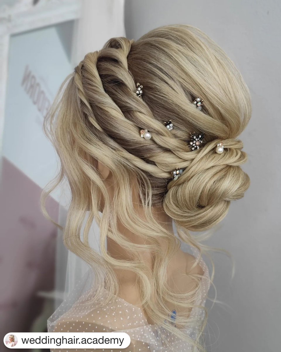 LIMAGE_GmbH's tweet photo. MANNEQUIN:
https://t.co/kMG2NYhFtJ
SHOP NOW
work by @weddinghair.academy
#limage #blond #updo #makeup #updos #braids #braid #weddinghair #wedding #love #Hairstylist #hairstyle #mannequinhead #hairgoals #waves #hair #vintage #love #blondhair #pastelhair #braidedhair https://t.co/ix66yGExw4