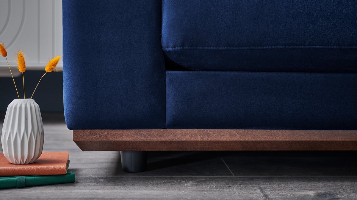 GPlanDesign's tweet image. Have you seen our latest model, available exclusively at @JohnLewisRetail?  

Vintage-inspired design, laid-back proportions, and deep, soft seats make this the perfect sofa to sink into for the evening. ow.ly/b6o050LxjJw.

#gplan #sofa #vintagesofa #gplanvintage #velvet