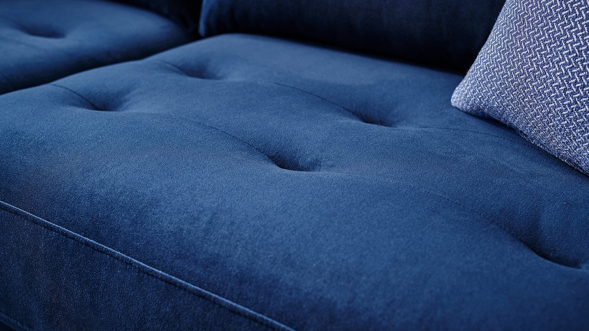GPlanDesign's tweet image. Have you seen our latest model, available exclusively at @JohnLewisRetail?  

Vintage-inspired design, laid-back proportions, and deep, soft seats make this the perfect sofa to sink into for the evening. ow.ly/b6o050LxjJw.

#gplan #sofa #vintagesofa #gplanvintage #velvet