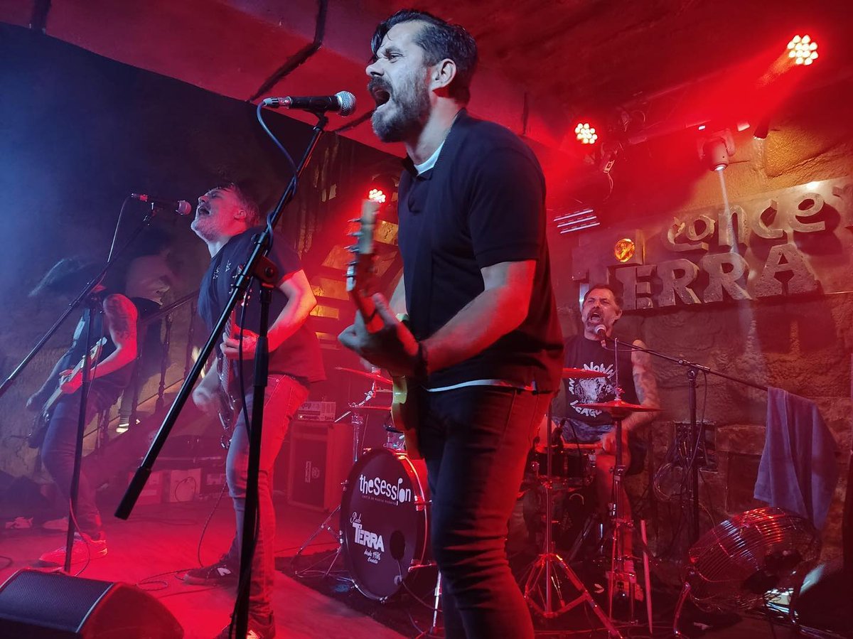AyukenMP's tweet photo. 🖼️🔥El finde en imágenes (1/2).
@EstanquesyAnni @Los_Estanques @Annibsweet @curtcircuit @sala_salamandra + #SUGUS @PubTerra https://t.co/3bLSdTCh6L