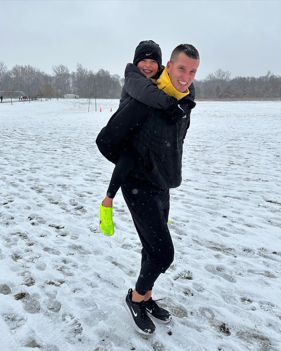 meghanehoward's tweet image. Sterling ran through the ❄️ at #usatf XC State this weekend to claim her spot at Regionals next weekend!  #runnergirl #fishersfire🔥