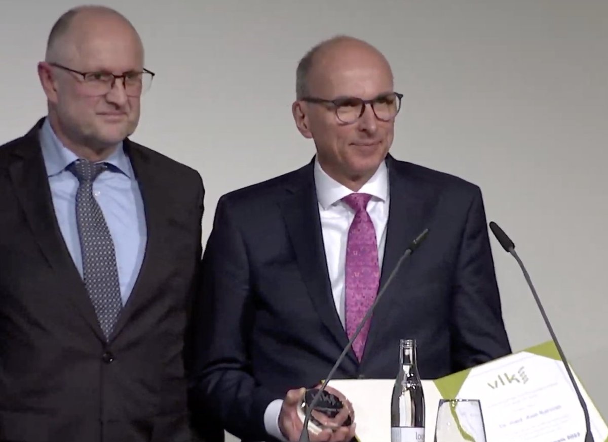 Herzlichen Glückwunsch! Wir gratulieren Herrn Dr. Axel Rahmel zum Erhalt des Zukunftspreis 2022 des <a href="/vlk_bund/">Verband leitender Krankenhausärztinnen und -ärzte</a> für seine jahrelangen und beeindruckenden Verdienste um die Organspende. #DKHT22