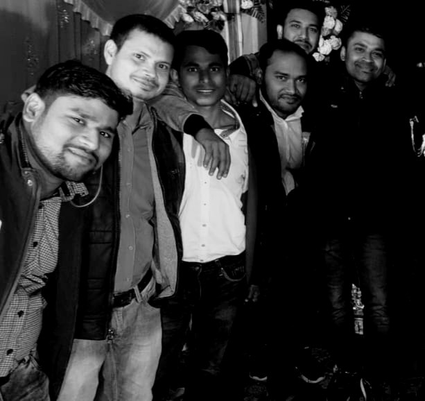 Babuni05's tweet photo. Khul kar udne do in pareendo ko sokh-e-asman pe.....phir laut ke kuch pal iss zamane main nahi ayega..... #missingbaliyatra #missingfriends https://t.co/9F8bYPH5MU