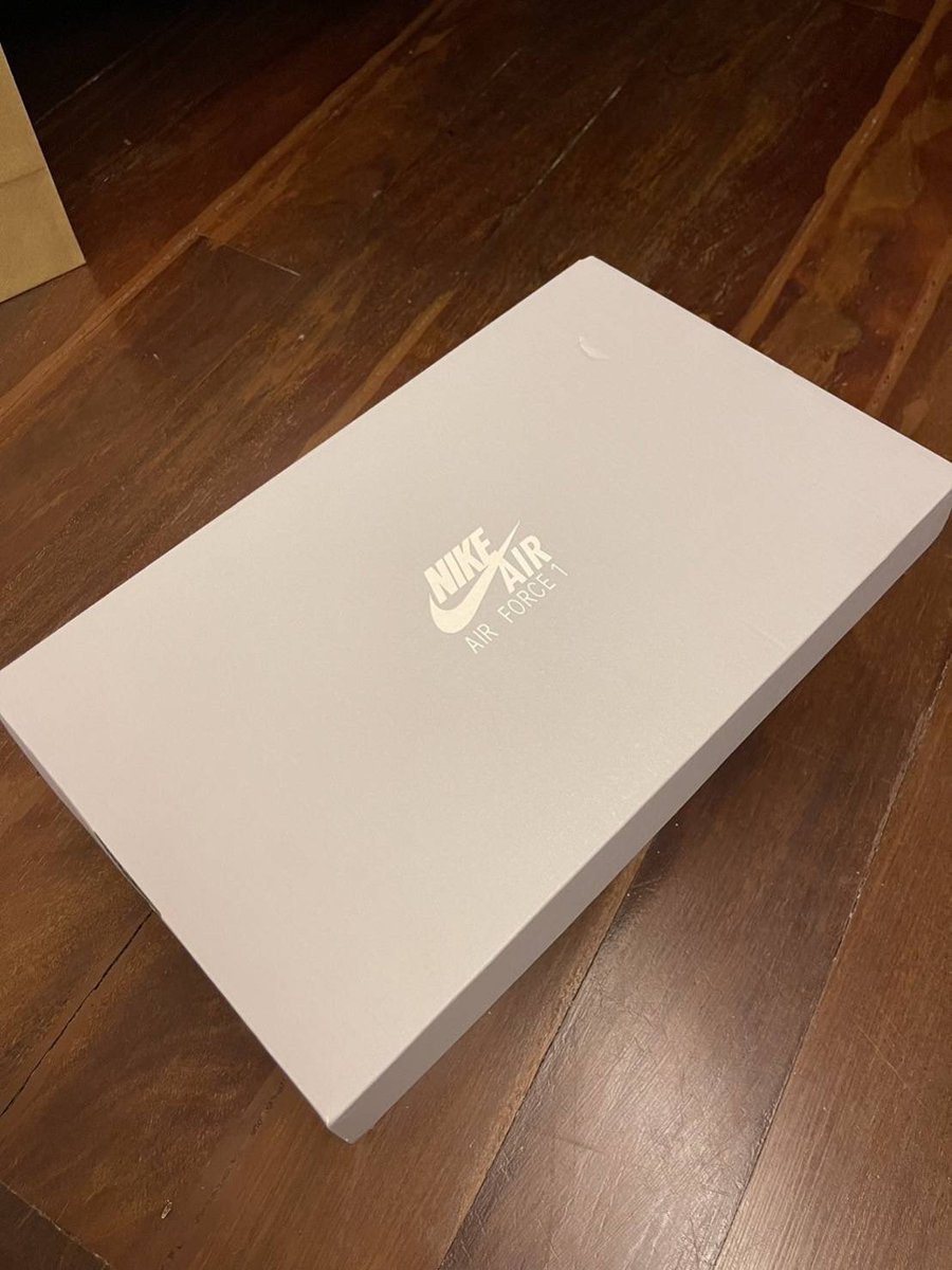 Air force 1 ‘07
ซื้อมาผิดไซส์ค่า ของแท้ 100000% 
มีบริการส่งแมสค่าส่งตามระยะทางจริง , นัดรับได้โซนพระราม3 (เซนทรัล) ใส่แค่ลองค่ะ เพราะผิดไซส์

3,500-. Inbox 💖🫶🏼🫶🏼 #Nikeairforce1 #nike #AirForce #airforce1