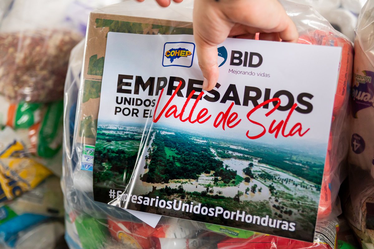 COHEPHonduras's tweet photo. La Fundación de la Agroindustria Azucarera @Funazucar a través del programa de donaciones en alianza con el #COHEP y con el apoyo de la Fundación @mhotivohn realizó la entrega de 1 contenedor de 5 pies de insumos varios y alimento para las familias afectadas en el Valle de Sula. https://t.co/MQiHWhqBBF