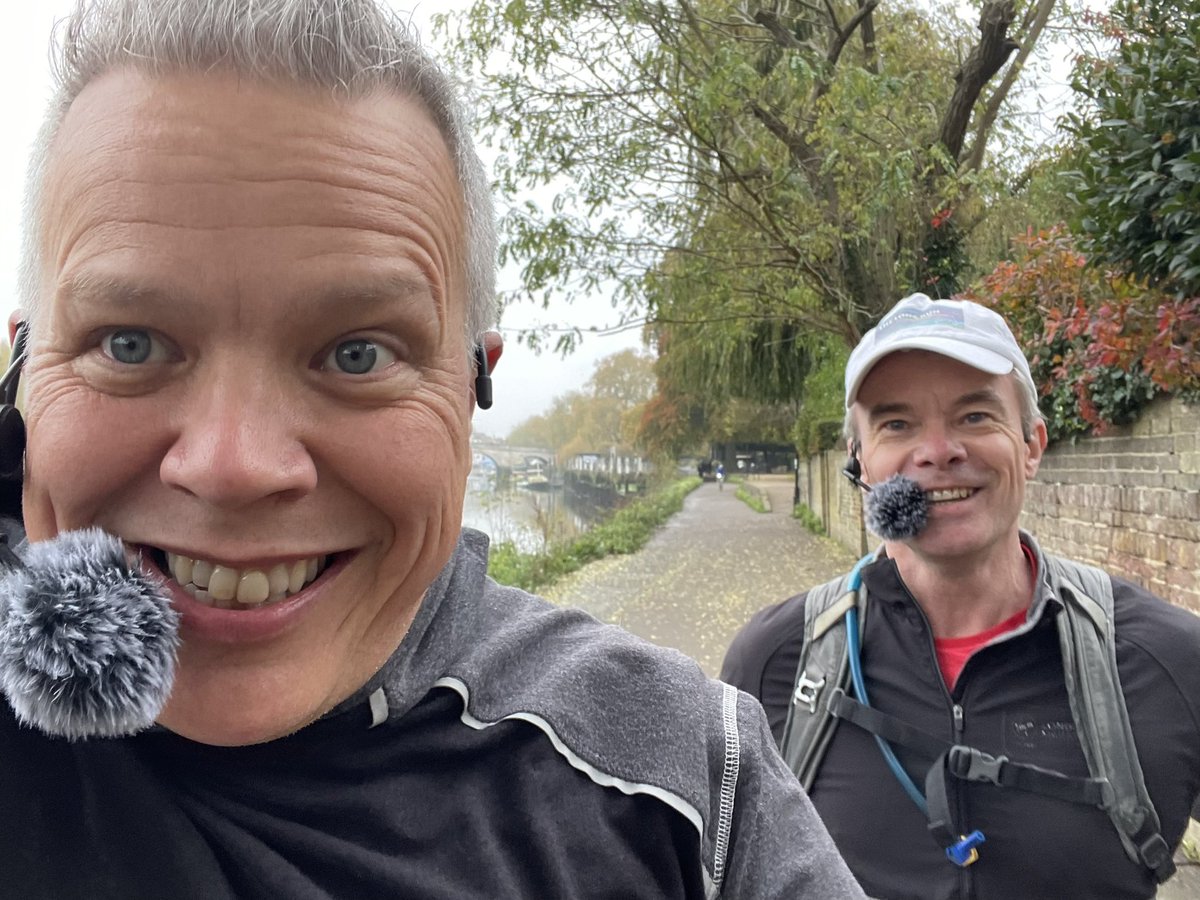 He’s behind you! Had the pleasure of running with @RunComPod’s @DeeringRob for a forthcoming episode. Much talk of nostalgia, running games, hitting the big 5-oh, and insouciant foxes. #richmond #running #ukrunchat #runforthehellofit #londonrunning