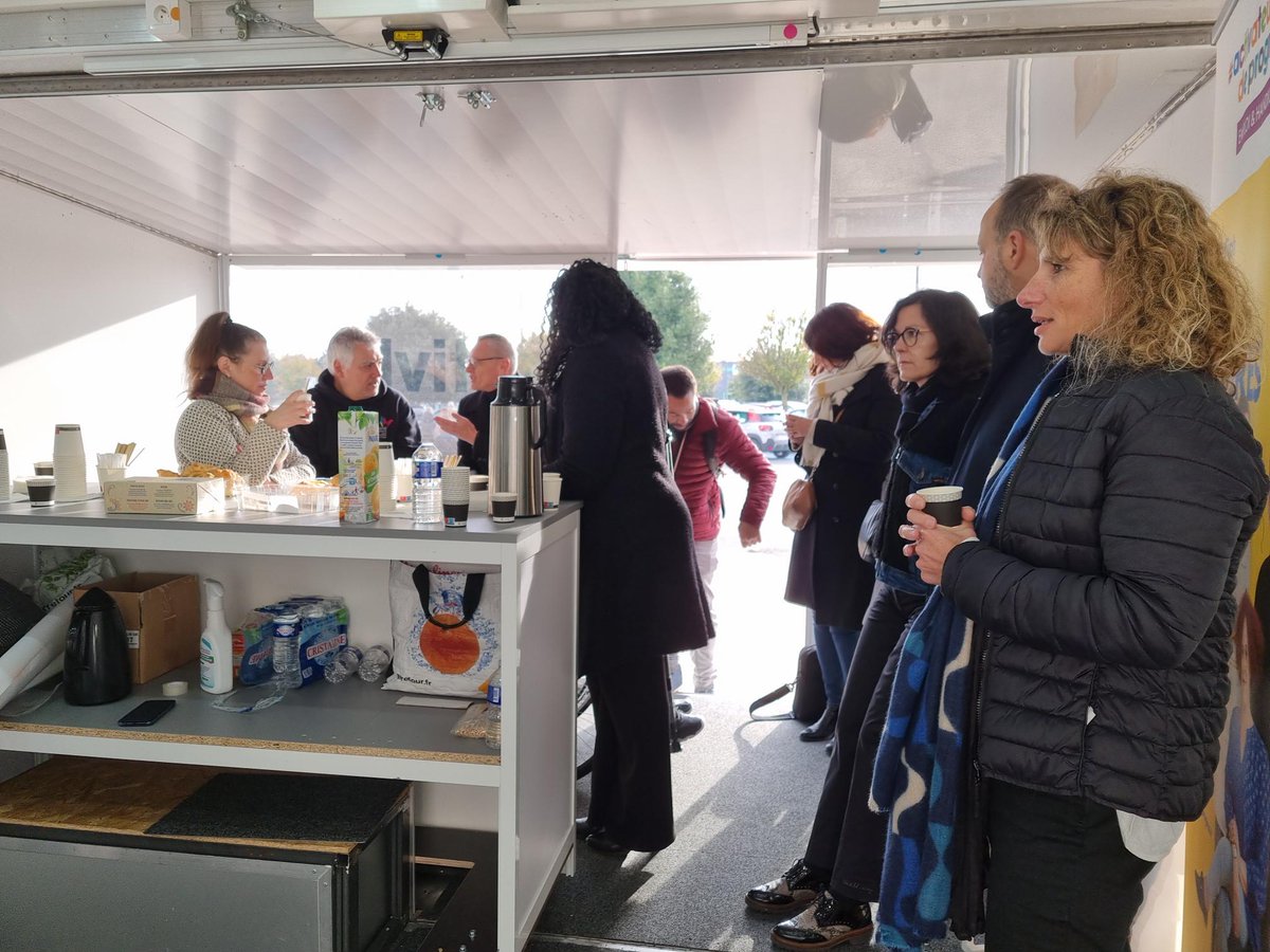 Agefiph_'s tweet photo. 🚌 #ACTIVBUS
Un tour de la région à bord d'un car podium, pour parler du #handicap au plus près des #territoires est organisé !
https://t.co/CZ6ulVgb7Z https://t.co/89fdgJ2ufT