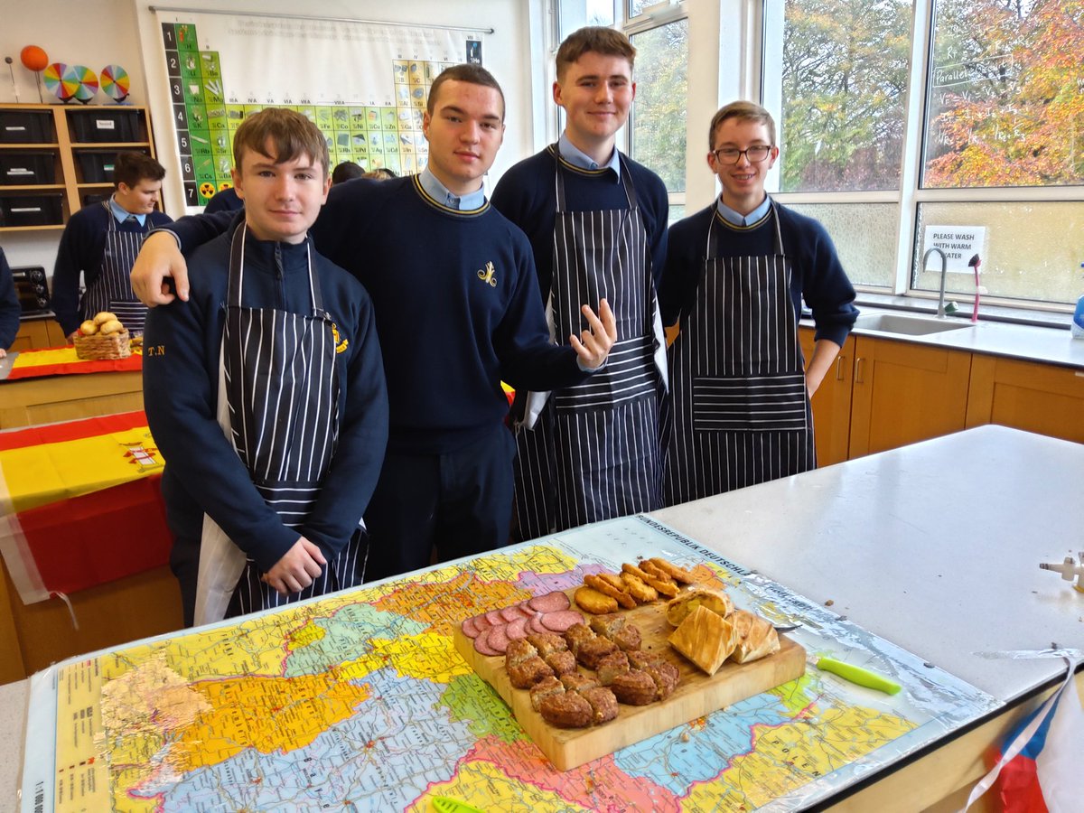 Our championship team and @Murphy123O organised and delivered a wonderful culinary morning for TY languages <a href="/moylepark/">Moyle Park College</a> to highlight healthy eating habits in our target language countries <a href="/langsconnect_ie/">Languages Connect</a>       #thinklanguages #wellbeing #lifeskills