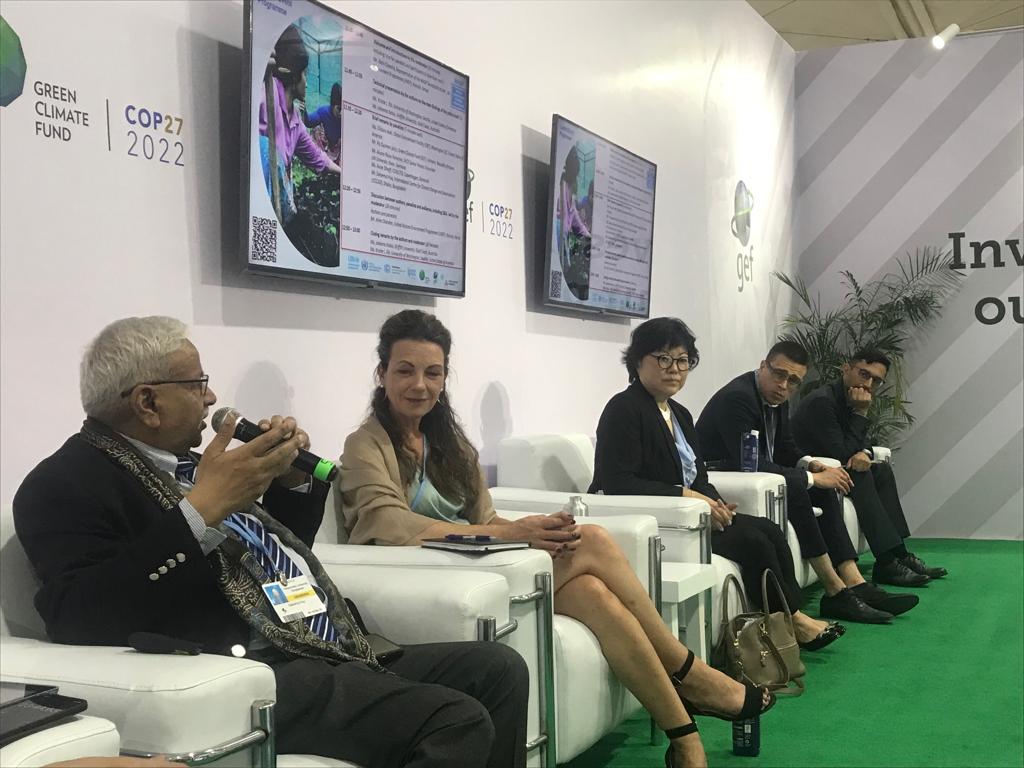 World Adaptation Science Programme (WASP) (@waspclimate) on Twitter photo Brillian discussion on how to operationalize the Global Goal on Adaptation today @COP27. Thanks to our brilliant speakers, left to right in the family photo: @DrJNalau @kristie_ebi <a href="/SaleemulHuq/">Saleemul Huq</a> @KappelleMaarten <a href="/AOlhoff/">Anne Olhoff</a> @ChizuruAoki <a href="/AlvaroRojasFerr/">Álvaro Rojas Ferreira</a> <a href="/AlvinChandra83/">Dr Alvin Chandra</a> Brillian discussion on how to operationalize the Global Goal on Adaptation today @COP27. Thanks to our brilliant speakers, left to right in the family photo: @DrJNalau @kristie_ebi <a href="/SaleemulHuq/">Saleemul Huq</a> @KappelleMaarten <a href="/AOlhoff/">Anne Olhoff</a> @ChizuruAoki <a href="/AlvaroRojasFerr/">Álvaro Rojas Ferreira</a> <a href="/AlvinChandra83/">Dr Alvin Chandra</a>