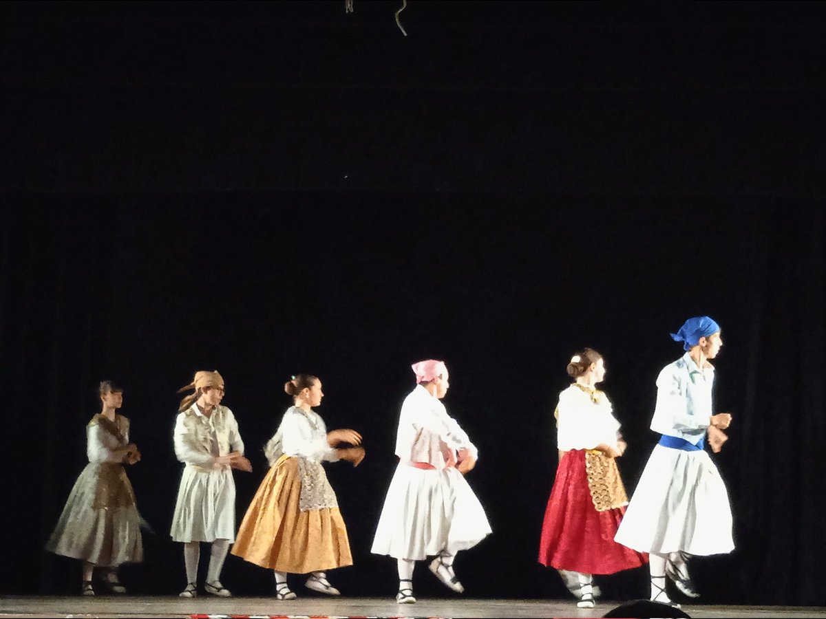 santjordibdn's tweet photo. El passat dissabte 12 de Novembre les seccions dels més petits van participar a la Trobada d'Esbarts Infantils i Juvenils a Arenys de Munt, en motiu de la seva Festa Major🎉

Molt agraïts a l'@esbart_adm per convidar-nos!

Us deixem un petit recull de fotos👇

#EsbartSantJordiBDN https://t.co/ehm9yuqrtR