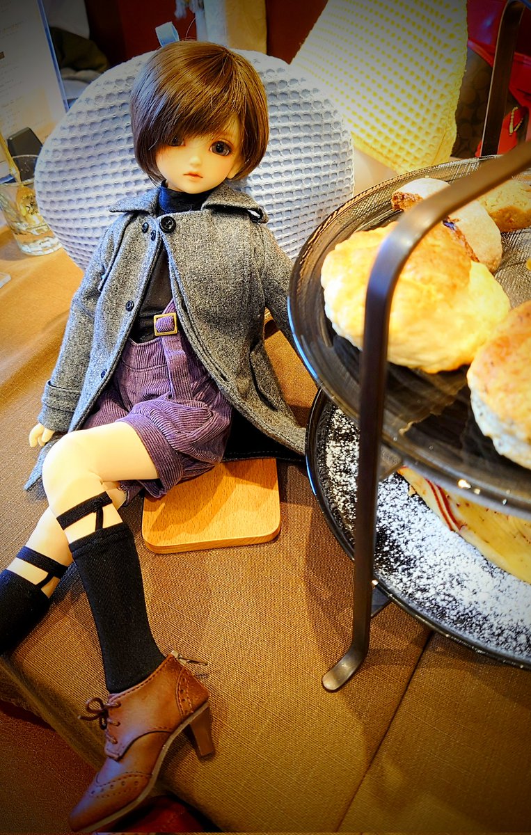 深夜のおやつドール一本勝負
本日のおやつ:Bar the noir Jardin Salon 
アフタヌーンティ
#volks #ボークス #うちのこかわいい 
#ジャルダンサロン