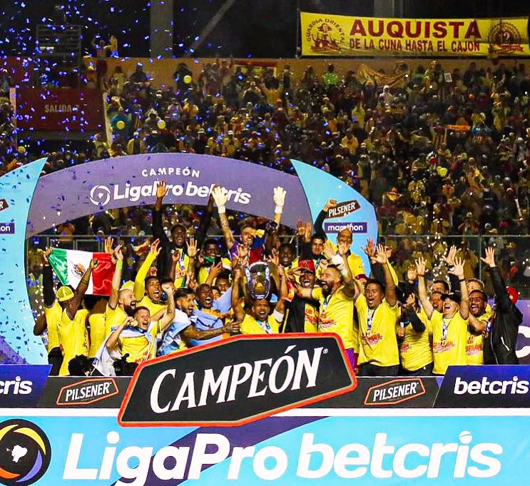 Aucas 🇪🇨 se consagró campeón del fútbol ecuatoriano por 1ª vez en su historia, luego de empatar 0-0 vs. Barcelona en la final (ganó 0-1 la ida). No perdió ninguno de los 15 PJ en la 2ª etapa. Fue el equipo con más goles a favor (28) y el que menos recibió (9). Historia pura.