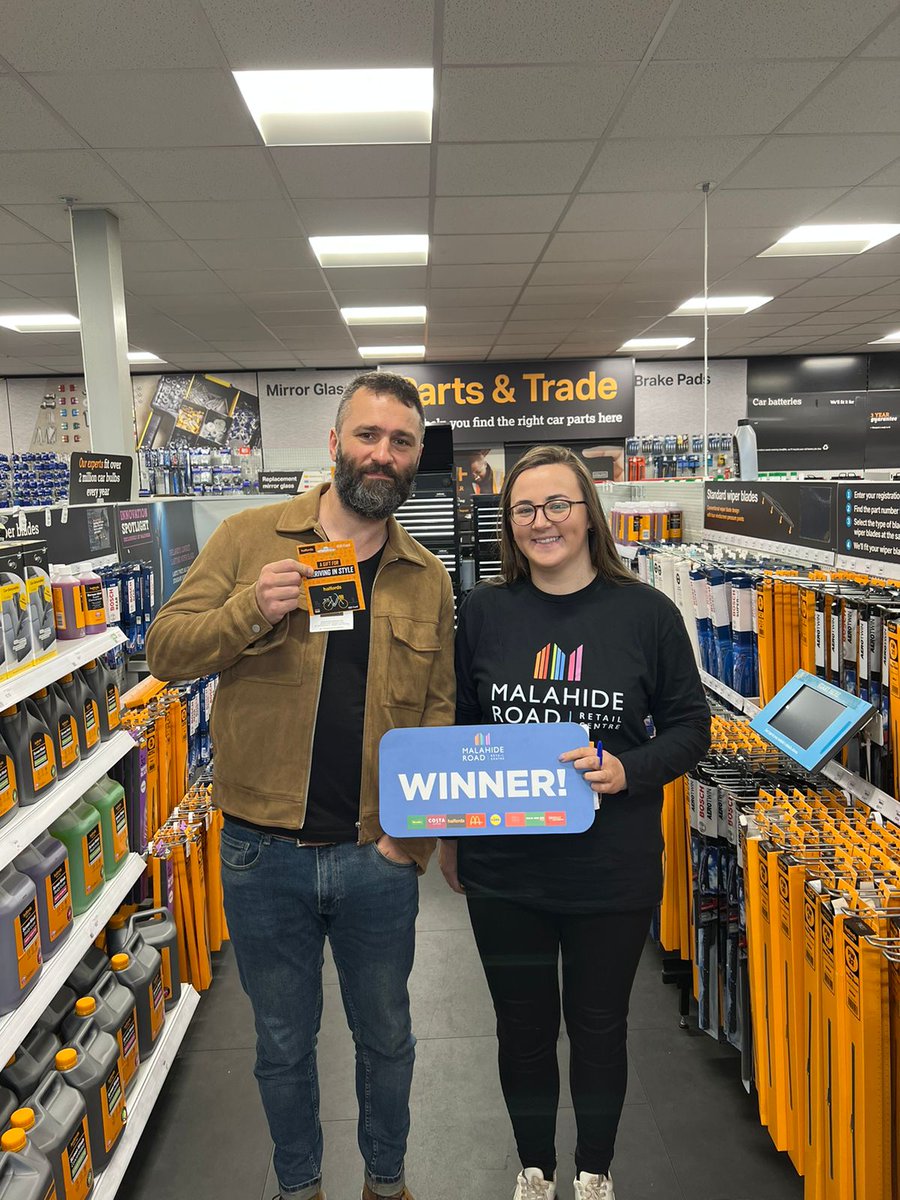 WalkerComm's tweet image. We were delighted to work with Malahide Road Retail Centre to promote World Kindness Week 🥰 Fiona &amp;amp; Emily surprised some of their shoppers with random acts of kindness including €100 Gift Cards to spend in their stores!