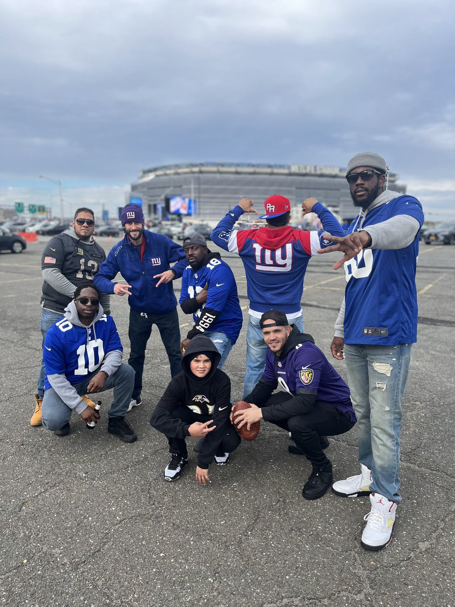 Jermo32's tweet photo. @PeteGuelli I’m looking to attend next weeks game! Anything available please let me know go Giants! https://t.co/yC0hmNKrjS