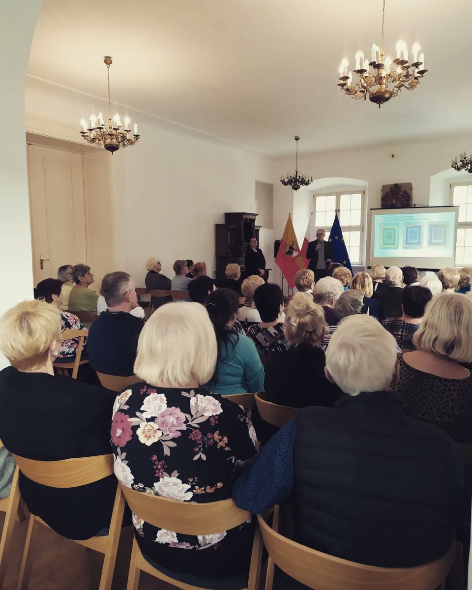 LeszczynskieNGO's tweet photo. Obchody Leszczyńskiego Dnia Seniora chylą się ku końcowi.. To był emocjonujący i pozytywny dzień. Dziękujemy wszystkim za udział!❤️

I jeszcze raz z okazji Leszczyńskiego Dnia Seniora życzymy wielu lat przeżytych w zdrowiu, spokoju i miłości! 

@lukasz_borowiak @MiastoLeszno https://t.co/B7CJK65K3s