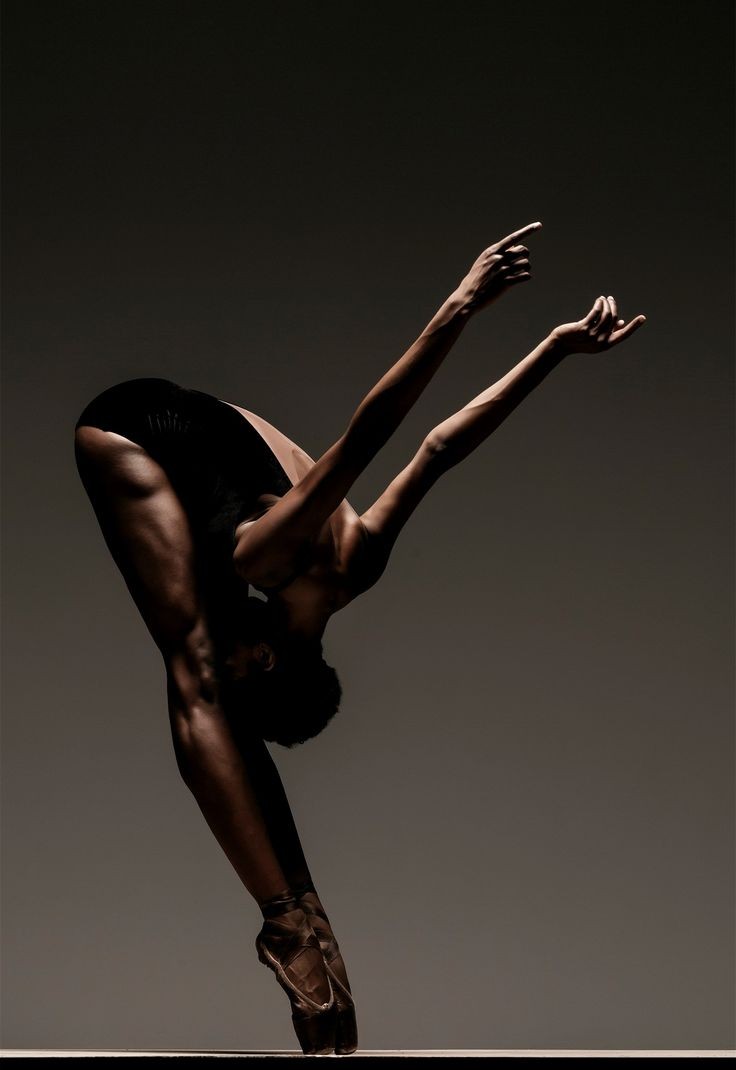 Good Afternoon 💜 
Dancer - Courtney Henry 
Photographer: RJ Muna  - Washington Post

To find out more about Ms Henry click on the link below:

amp.theguardian.com/stage/2014/oct…

#GoodAfternoon #BlackArt #Monday #PositiveVibes #BlackBallet #CourtneyHenry #RJMuna