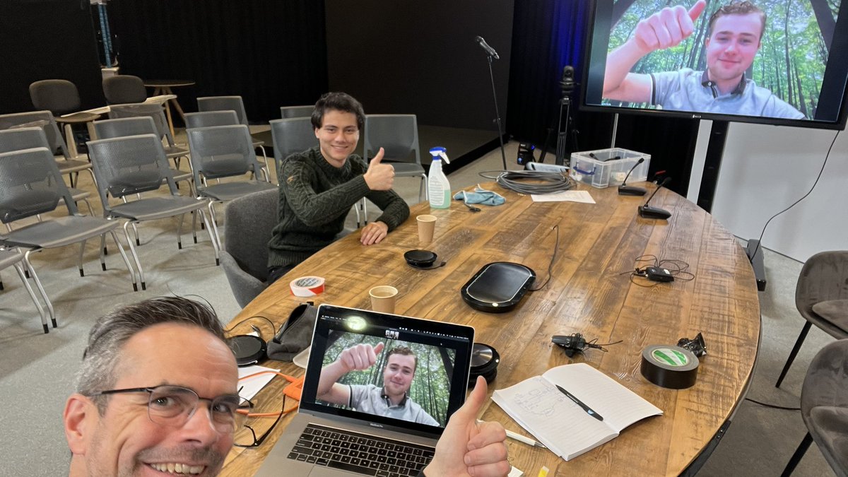 hanacafenl's tweet photo. Now we just need to clean up the cable mess ๐. #SAPTechEd keynote watchparty #SAPnl #SAPExperienceCenter https://t.co/XBHmjUXdIb