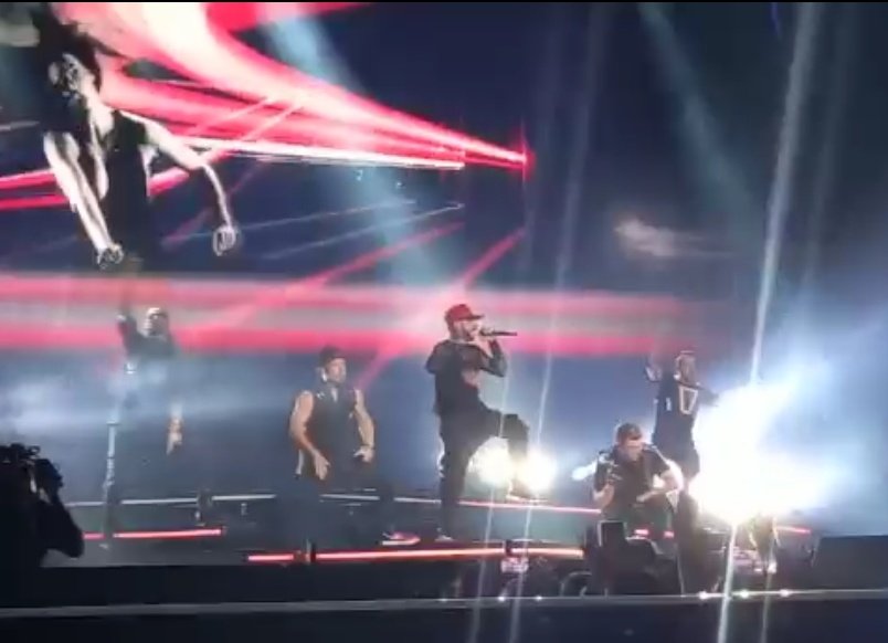 SaraGADU's tweet photo. @backstreetboys @Dr_Dude Thanks to you this has been the best year of my life!! come back soon 🙌🏼🤩🥰🖤 #BSBBCN https://t.co/20cw7Ggnok