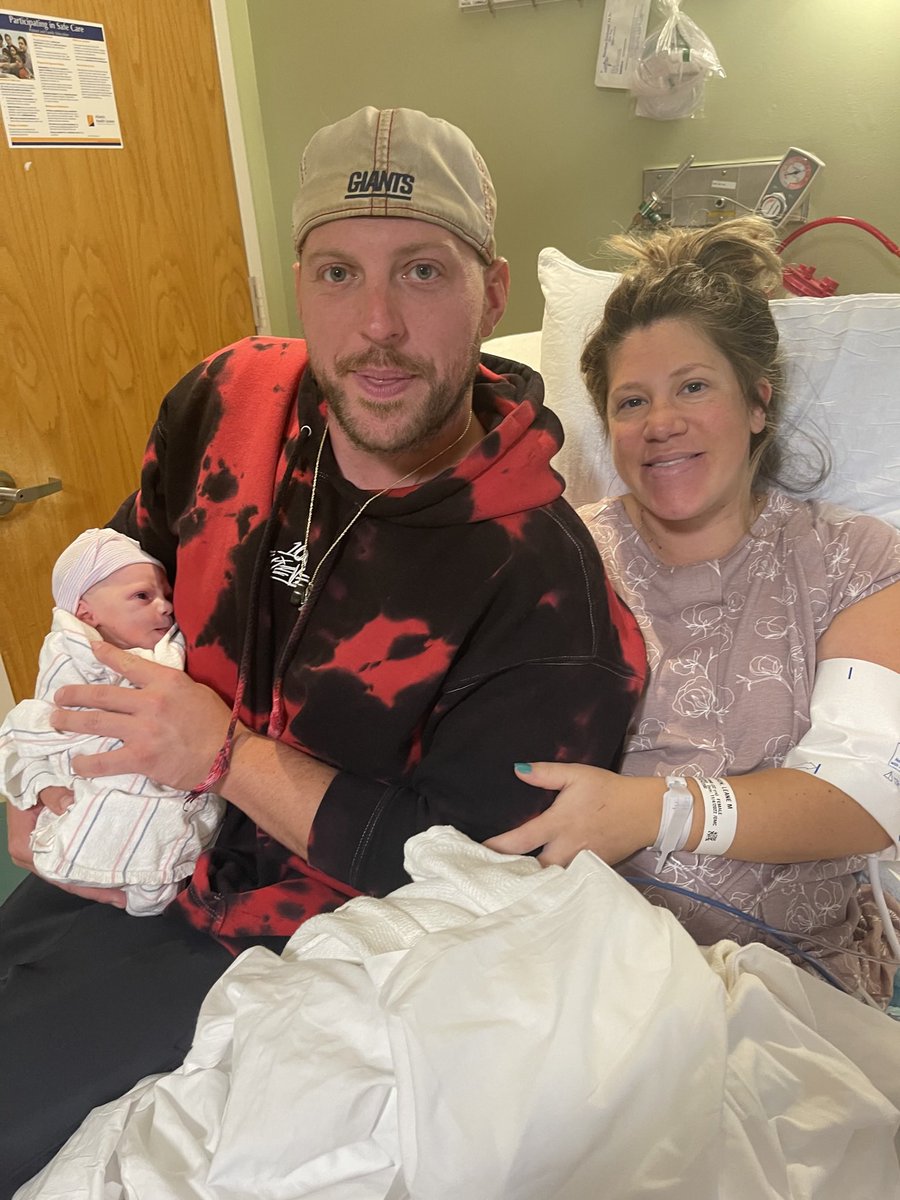 _Bordd's tweet photo. On November 5th at 12:22pm my wife gave birth to our first child. A baby boy, Grayson Patrick. Those who know me, know my love for gaming and it was only fitting that Grayson was born with me wearing my @100Thieves hoodie. I’ve loved and followed the org for years. #100Thieves https://t.co/FL7UI2IN8L