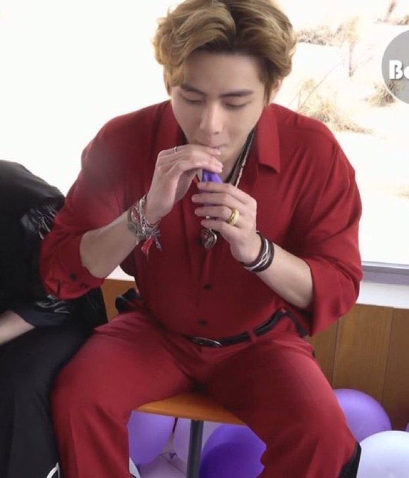 lisoolost's tweet photo. And if I talk about the smoker’s non-existent dick I’ll be the bad guy @BTSGENRE77 https://t.co/47P1Y7wtEC