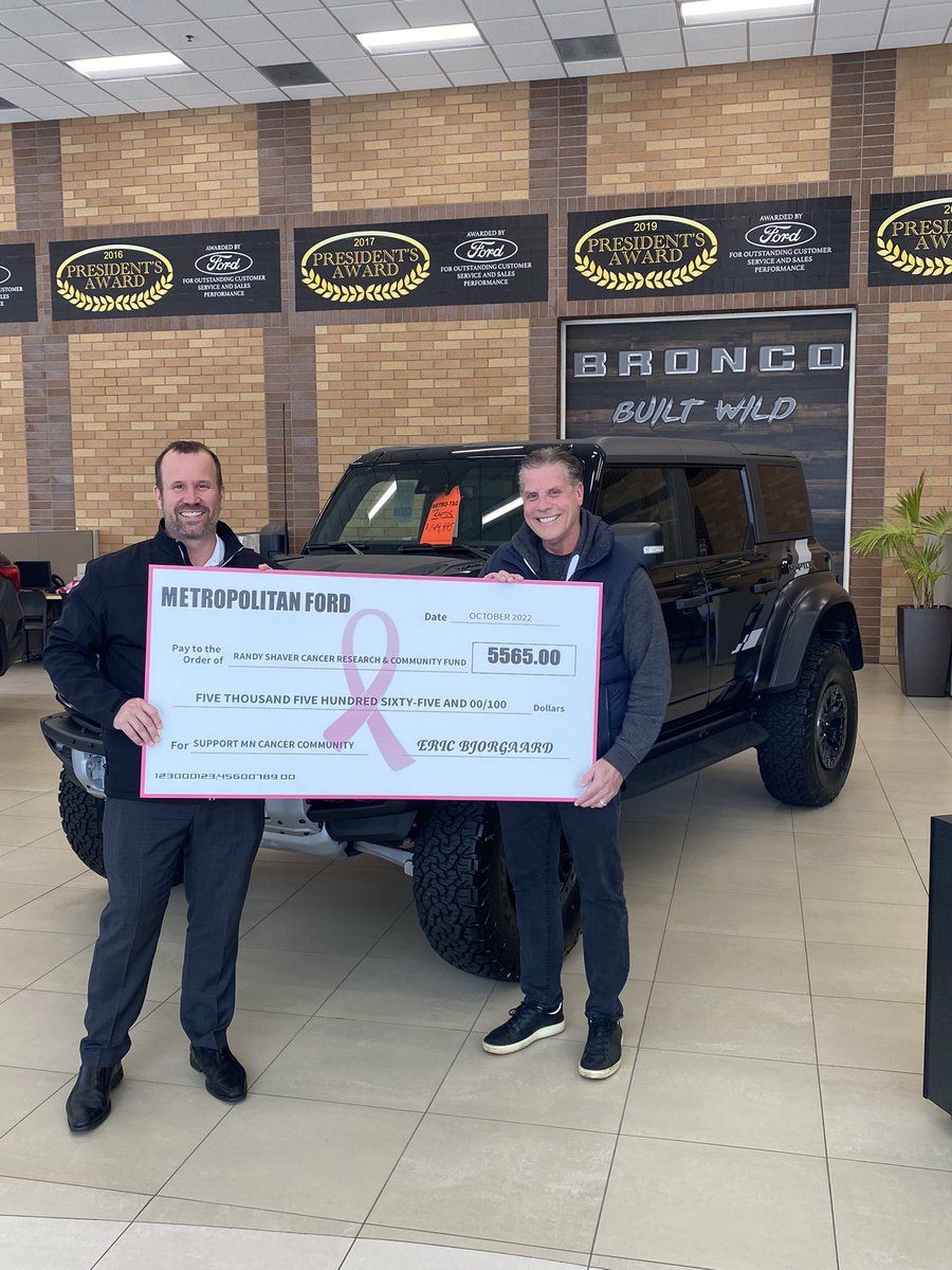 MetroFordEP's tweet photo. Thank you for all of the test drives taken, oil changes scheduled & donations received in the month of October to help us #tacklecancer ππ» We were able to donate a total of $5,565 to the @RSCRCF
THANK YOU from all of us!!
#metroford #metropolitanford #cancerresearch @rshaver11 https://t.co/fq1LhXOe3o