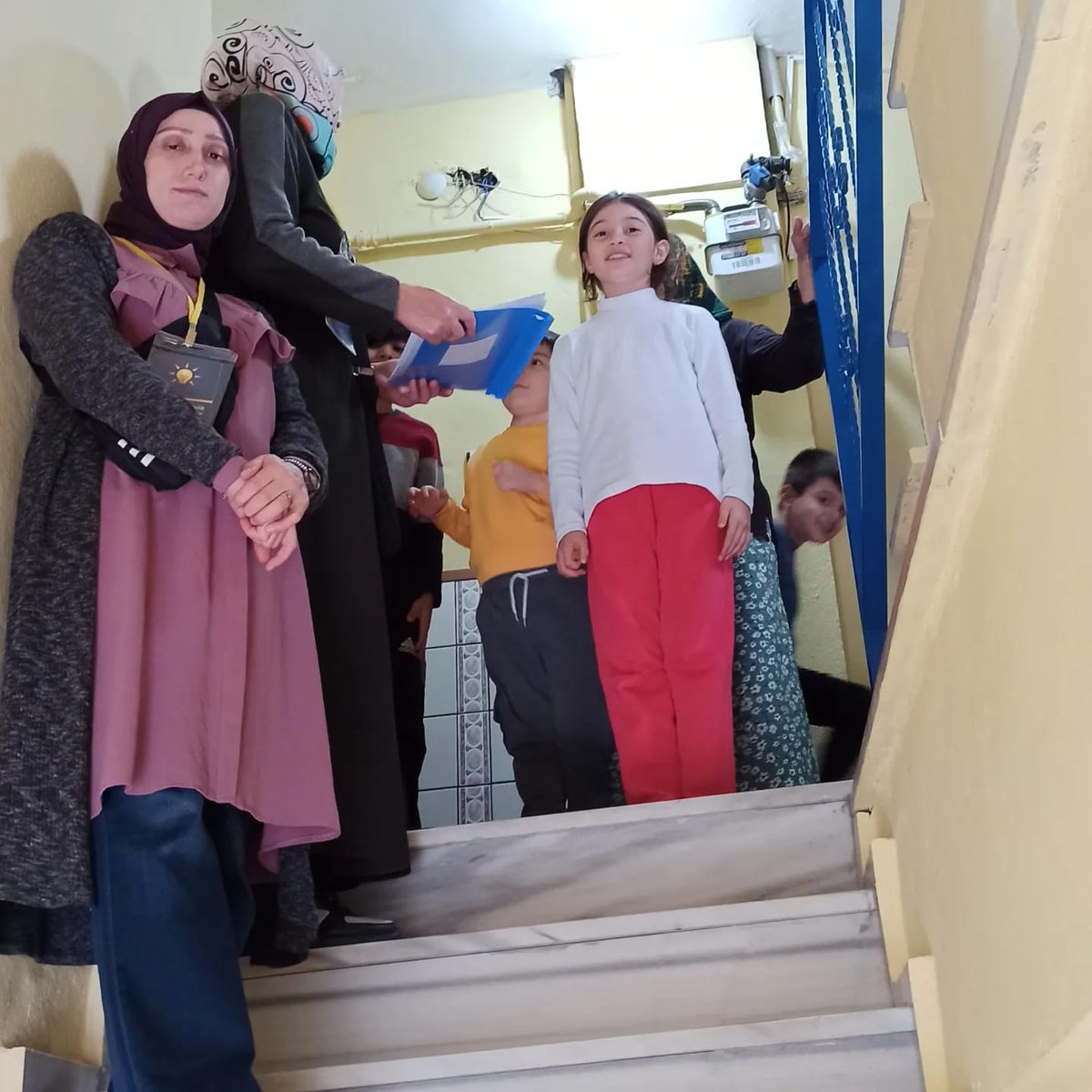 📌Yeni Çamlıca Mah.
Ana kademe ve Kadın kollarımızın ile birlikte seçmen tarama, ziyaret ve üye güncelleme çalışmalarımızı sürdürüyoruz.
Seçmenlerimize ve üyelerimize samimiyetlerinden dolayı teşekkür ederiz.
<a href="/bbismailerdem/">İsmail Erdem</a> @h_ibrahimyazici <a href="/GulayseDurak/">Gülayşe Durak</a>  <a href="/sultanyaman3437/">Sultan Yaman</a>