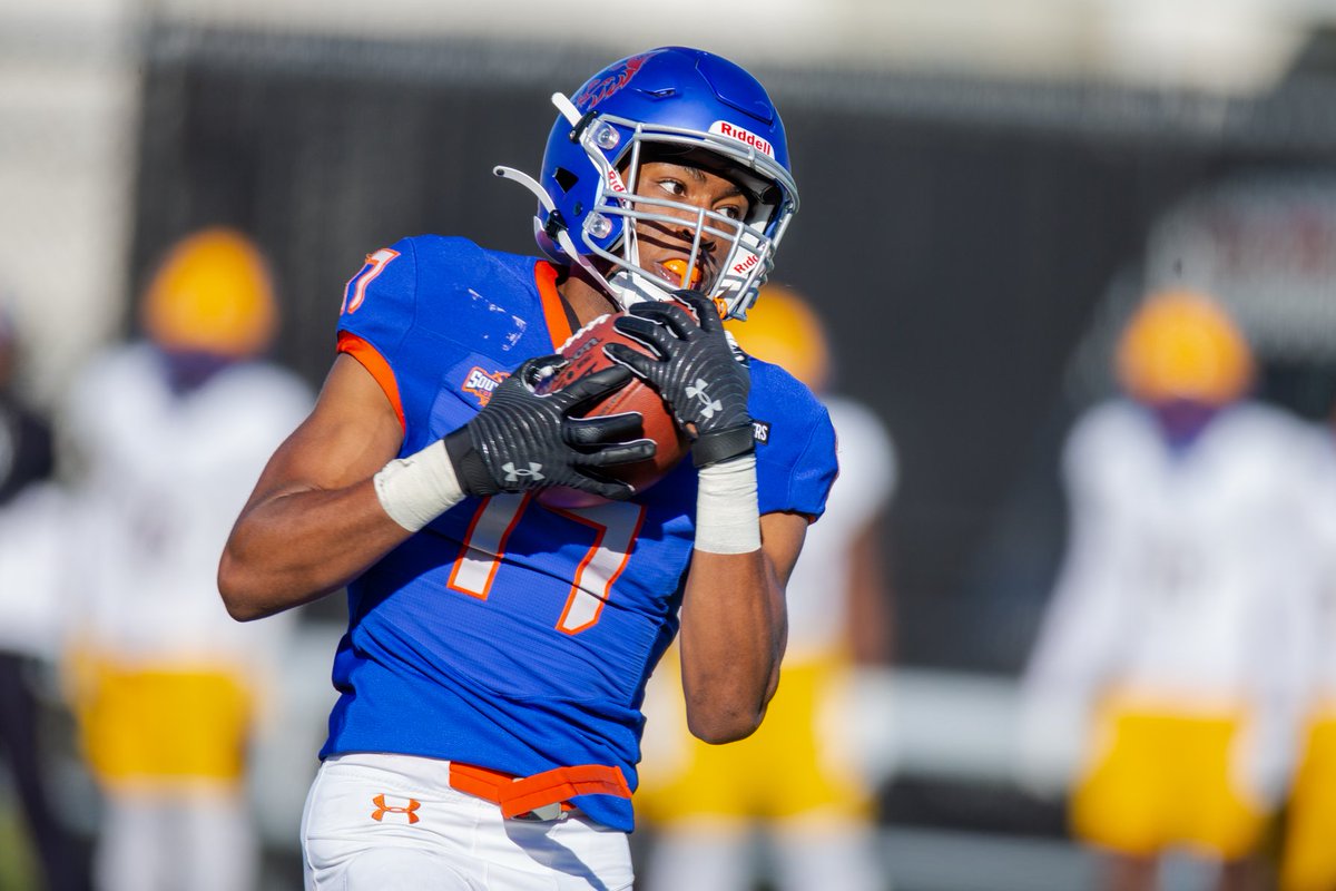 HCUFootball's tweet photo. Game 🔟 Visual Recap

📸 @bikevato 

#DawgsUp 🏈 #BeElite https://t.co/l1EY9cfBcQ