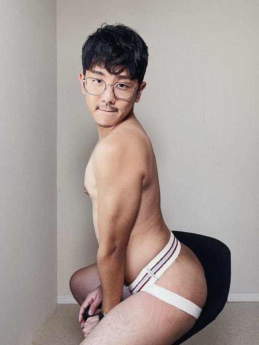 You can be my daddy if you want to 🧔🏻&zwj;♂️   https://t.co/X5Yg3tGWUM https://t.co/TK0w40IEtg