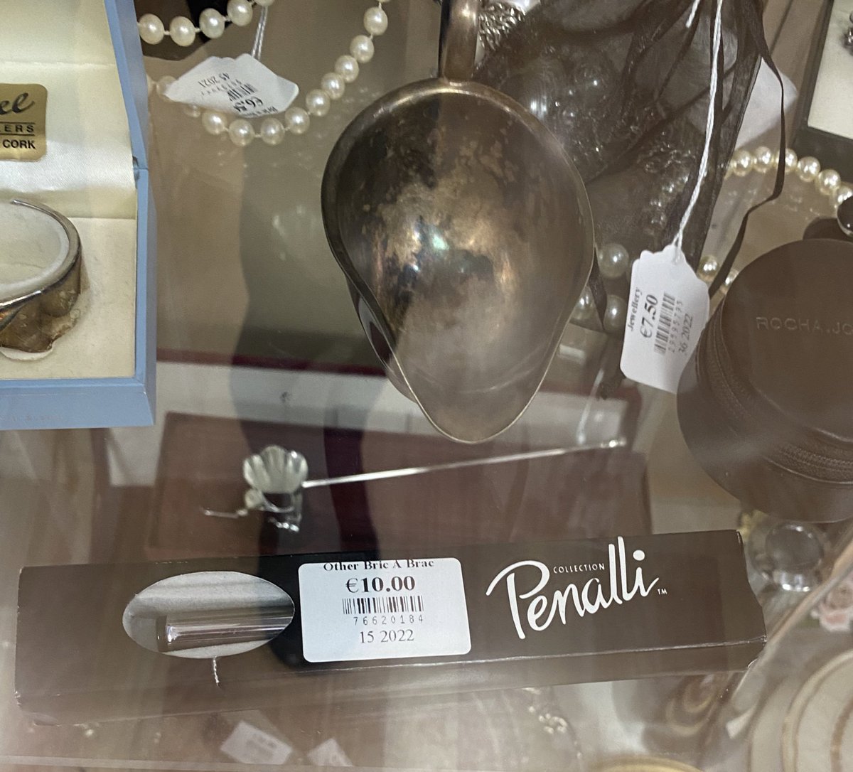 StackWax's tweet photo. Today in the wild I spotted an actual Penalli pen , BUT WAIT that’s not all , actually it is , but still eh ? #charityshop #junkshop #chazza #thriftshop https://t.co/5Ze8tOl84D
