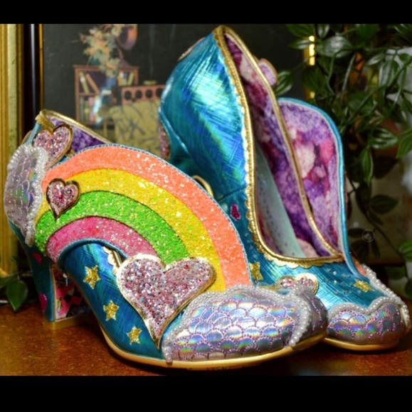wickeddollz's tweet photo. So good I had to share! Check out all the items I'm loving on @Poshmarkapp from @RedwoodsAttic #poshmark #fashion #style #shopmycloset #irregularchoice: https://t.co/9lPyXXNd4g https://t.co/NhEEEA0STp