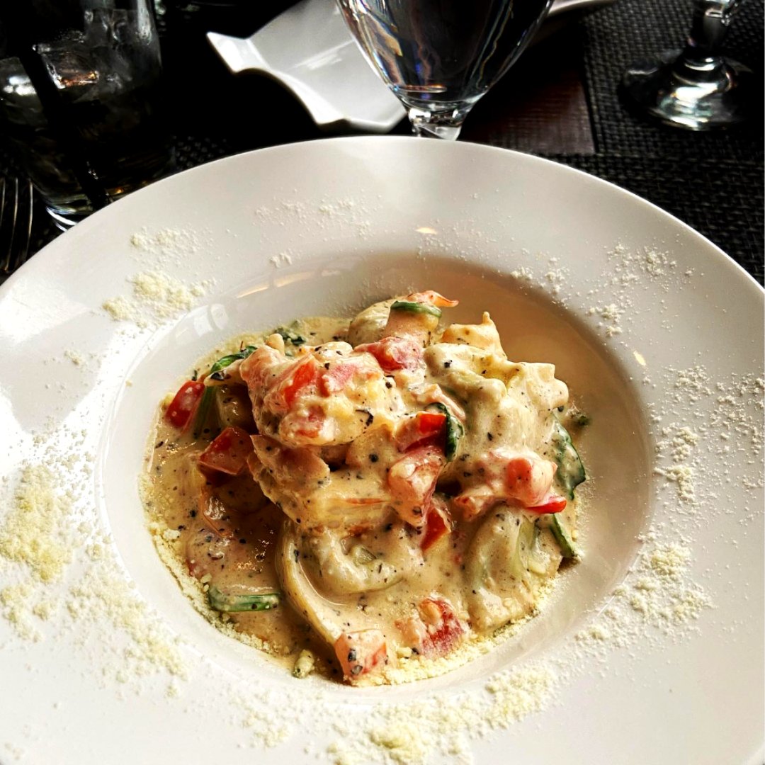 LaPiazzaAllegra's tweet photo. Cappelletti at the ready!
Try out fresh pasta stuffed with crab and ricotta cheese, an herb cream sauce with tiger shrimp, diced tomato, and baby spinach.
#instapasta #crab #sauce #freshpasta #ricottacheese #tigershrimp #pastatime #LaPiazza #hamiltoneats #eathamont #italian https://t.co/yqtZZKftRr