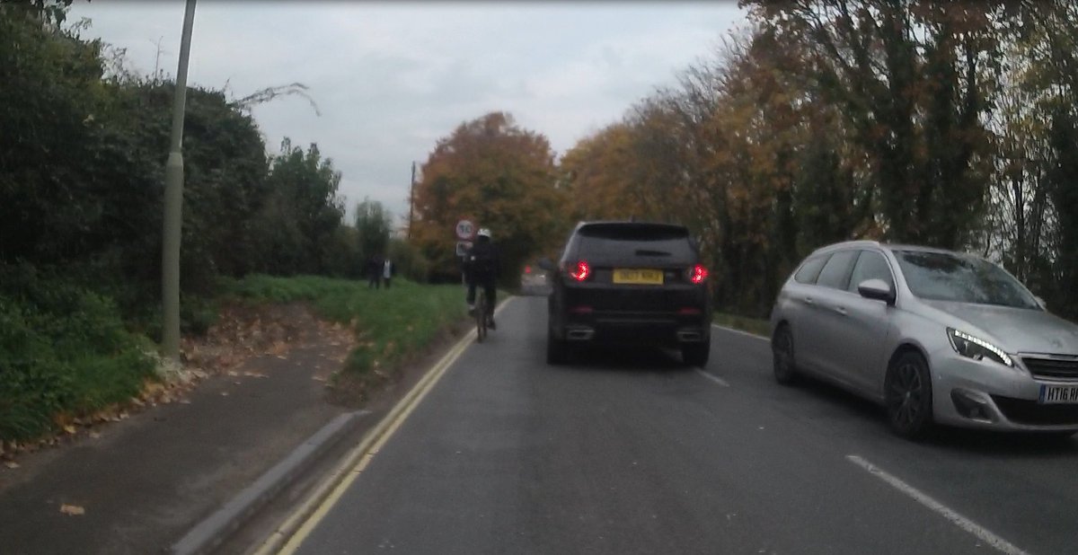 hantsarchitect's tweet image. Here’s OE17KHJ tailgating the cyclist in front for 15 seconds when clearly not enough space to pass then squeezing through rather than wait a few more seconds #mgif #fatal5 #cycling