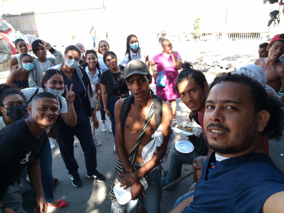 Edumalamut's tweet photo. La UNAD haciendo presencia en los territorios. Voluntariado Unadista del CEAD Santa Marta y la VIDER en actividad de proyección social con habitantes en situación de calle @UniversidadUNAD @ElOIRdelaRegion @ViderZcar @JefersonArZa #ElOIRdelasregiones #PracticasdePsicologia https://t.co/weRIT7Mvp3