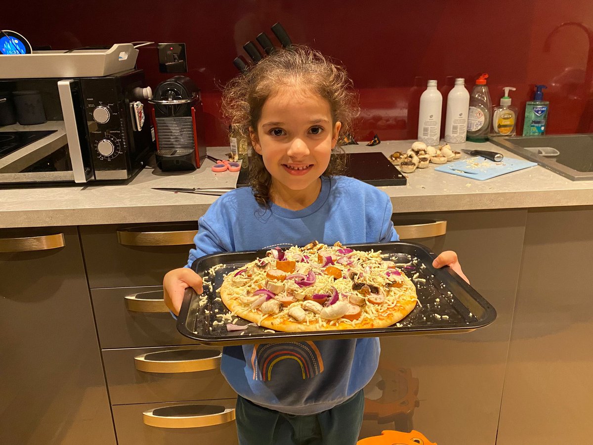 Listed801's tweet photo. Earlier this evening we were treated to our own little master chef 👩‍🍳 😁 dinner sorted 🍕 @TVInfants @RosaTVI @AdamDobsonTVI #MakingMemories https://t.co/MSCyAZsFMo