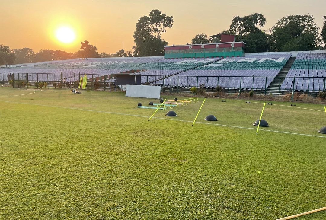 Afternoon at the office #Kolkata #Footballdiaries ⚽️