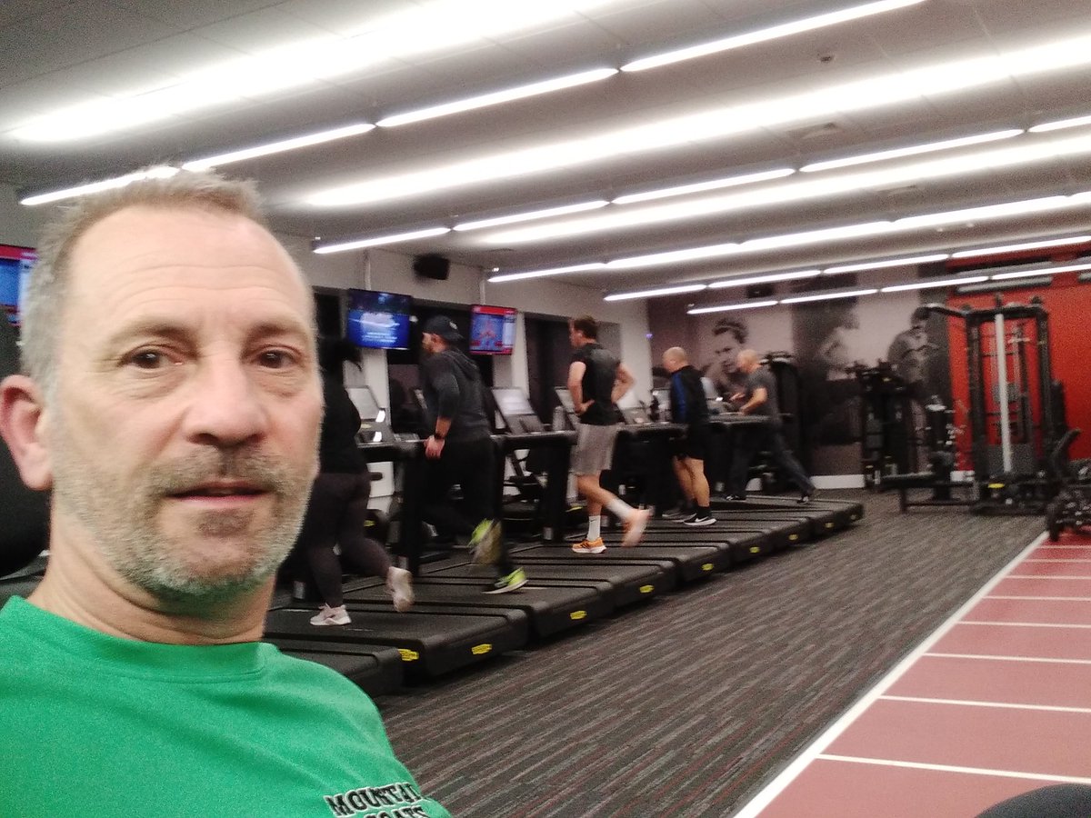 Broken_punk1005's tweet photo. Injury prone punk here, hmm 🤔 might use that for my twitter handle.
Hit the gym today to work on those glutes, need to start building that fitness back. Little steps but getting there #FitnessMotivation #slowrecovery @runningpunks @UKRunChat https://t.co/JMdbYBPA1P