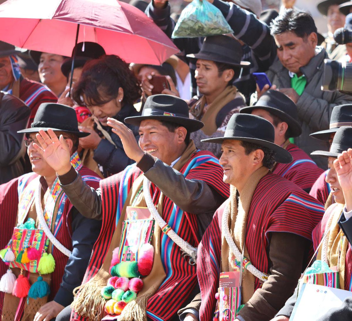 LuchoXBolivia's tweet photo. A 241 años del descuartizamiento de Túpac Katari, llegamos a Peñas, #LaPaz, para rendir honor a nuestro líder indígena que luchó tenazmente contra el yugo español y nos enseñó que hay que dar la vida por los ideales, libertad y la dignidad. ¡Su chispa, hoy es un fuego imparable! https://t.co/U5by9YLDck