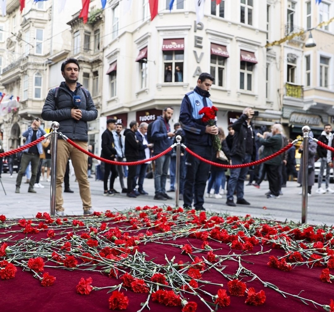 atakumbeltr's tweet photo. #Taksim 🌹 https://t.co/AwW09il5rD