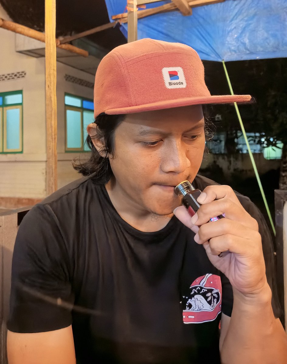 PutrantoMartyan's tweet photo. Jadi kepikiran klo uda d suruh potong rambut sama anak2 tu😌 https://t.co/Ud36g9FEjP