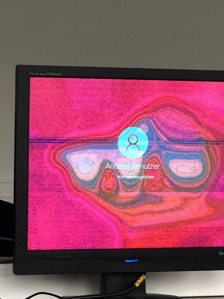 rsoftwaregoree's tweet photo. Uuuhhhh… windows? Why are the fires of hell shutting down the school PC https://t.co/WUxRL3F5vw https://t.co/2FVxKtB0qH