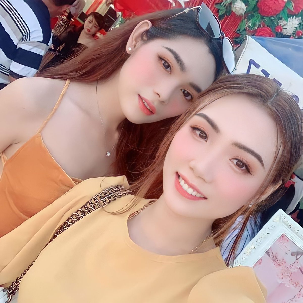 Misspride2017's tweet photo. Hai chị em của em, anh chọn ai...?? https://t.co/QrME0hg6cl